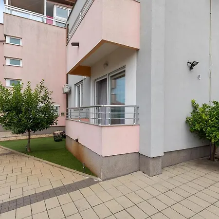 Apartman Equilibrium Ζαντάρ