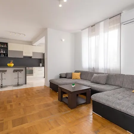 아파트 Apartman Equilibrium