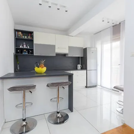 Apartman Equilibrium 자다르